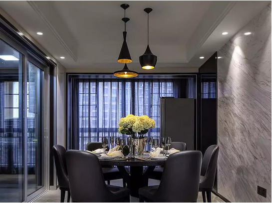  荣事达灯具厂家丨提升家装格调，三头吊灯