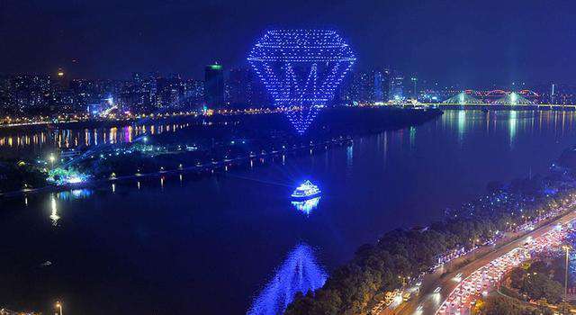 智能照明·长沙橘子洲777架无人机浪漫灯光秀迎七夕6