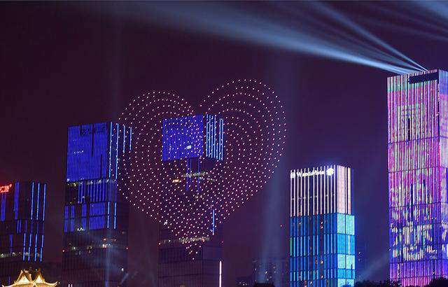 智能照明·长沙橘子洲777架无人机浪漫灯光秀迎七夕3