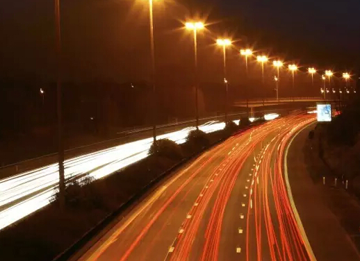 荣事达灯具照明 ▏为什么高速公路上没有安装路灯？