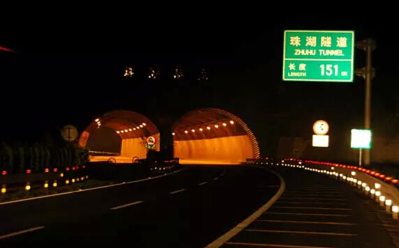 荣事达灯具照明 ▏为什么高速公路上没有安装路灯？