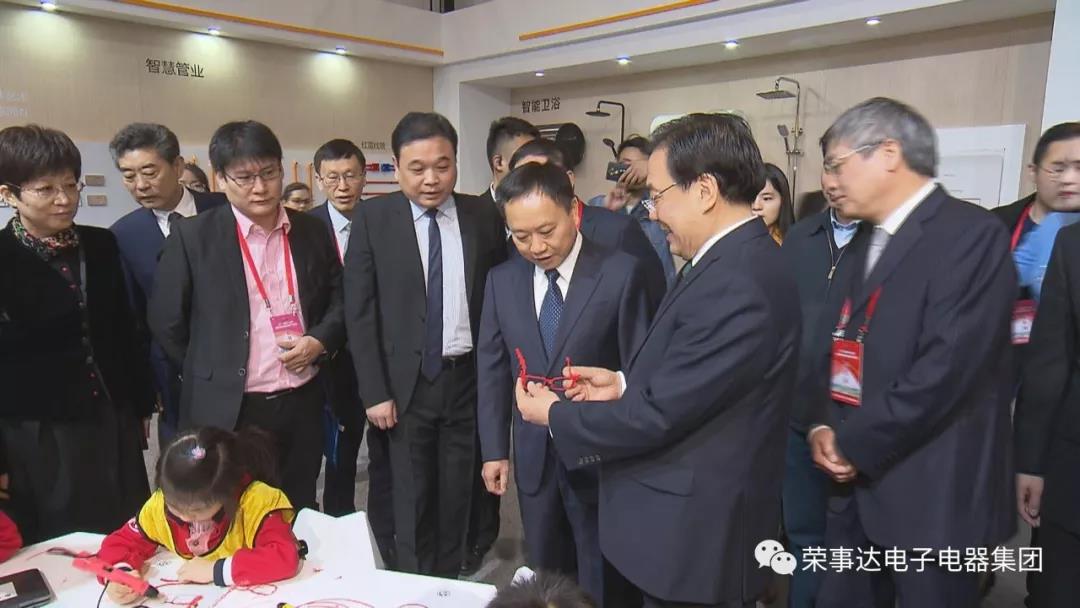 荣事达智能照明 ▏家博会上，这家企业获得省长连声夸赞！